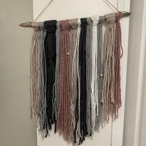 Yarn tapestry